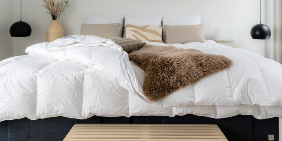  Weighted blanket on a bed