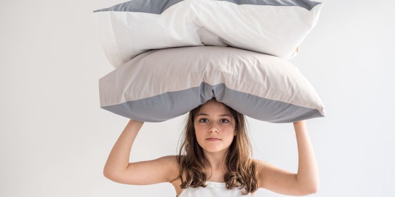 Sleeping without a pillow - pros and cons 